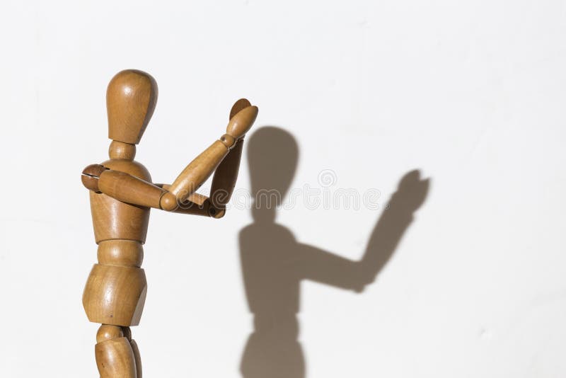 La Muñeca Articulada Es Feliz Y Aplaude Imagen de archivo - Imagen de articulado, asentimiento: 160654353