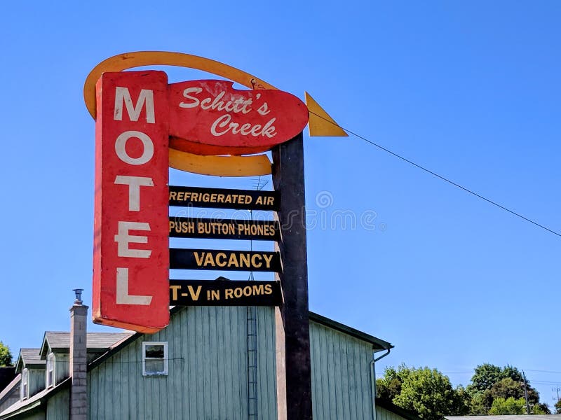 La muestra del motel de la cala del ` s de Schitt según lo ofrecido en la serie de televisión de la cala del ` s de Schitt foto de archivo La muestra del motel de la cala del ` s de Schitt según lo ofrecido en la serie de televisión de la cala del ` s de Schitt foto de archivo