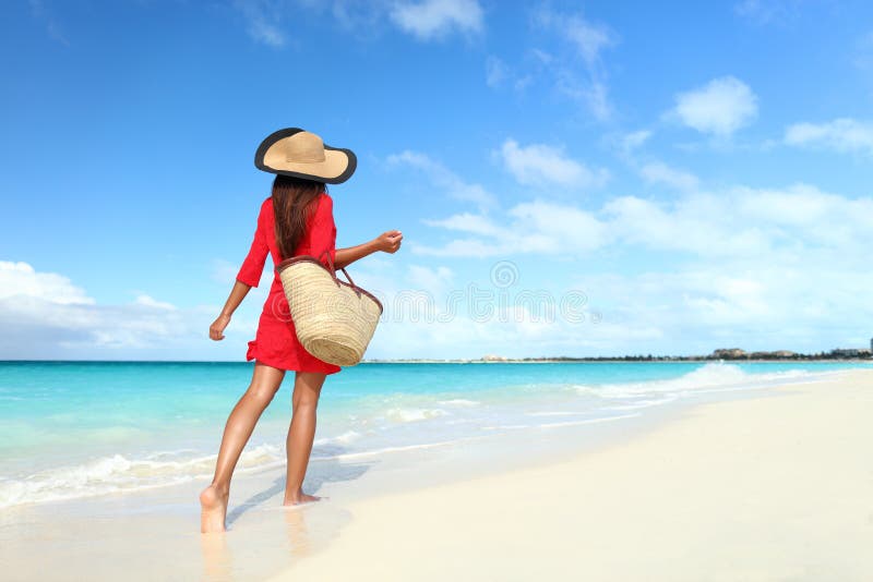 Una Mujer En Un Sombrero Con Una Mochila Grande Y Los Bolsos Imagen de  archivo editorial - Imagen de deporte, mexicano: 121242254