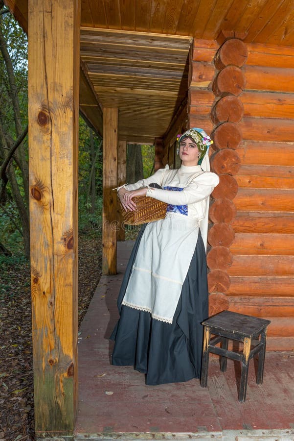 horizonte Precioso Arenoso La Mujer Judía Se Vistió En Los Trajes Nacionales Del Siglo XIX Imagen de archivo - Imagen de gente, granos: 61164993 horizonte Precioso Arenoso La Mujer Judía Se Vistió En Los Trajes Nacionales Del Siglo XIX Imagen de archivo - Imagen de gente, granos: 61164993