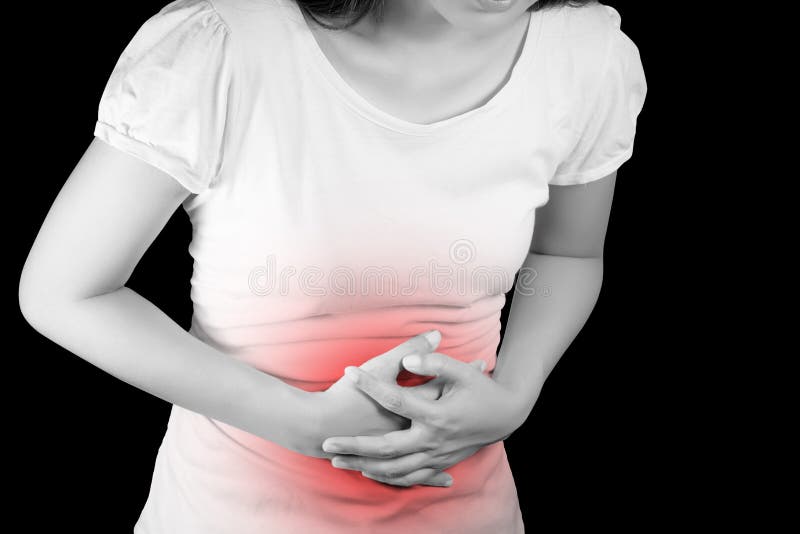 La mujer sufre del dolor de estómago o de la gastroenterología