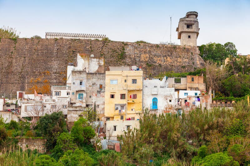 La Médina de Tanger, Maroc Vieilles maisons vivantes image stock La Médina de Tanger, Maroc Vieilles maisons vivantes image stock