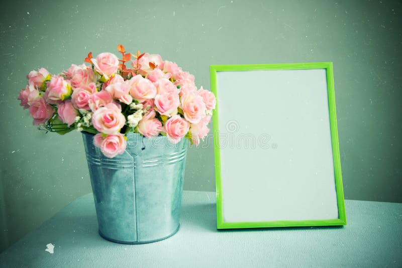 La natura morta del telaio vuoto della foto con è aumentato Tono d'annata filtrato immagine stock libera da diritti La natura morta del telaio vuoto della foto con è aumentato Tono d'annata filtrato immagine stock libera da diritti