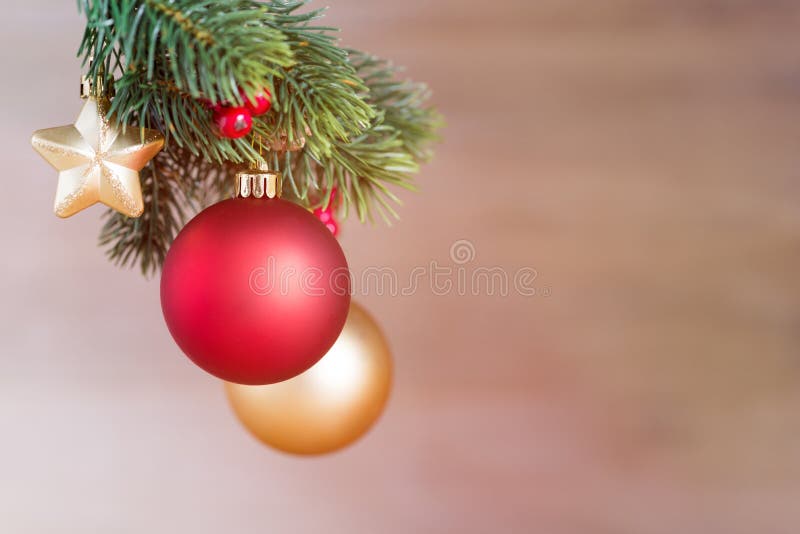 La Navidad de madera protagoniza delante de fondo de madera como plantilla imagen de archivo libre de regalías La Navidad de madera protagoniza delante de fondo de madera como plantilla imagen de archivo libre de regalías