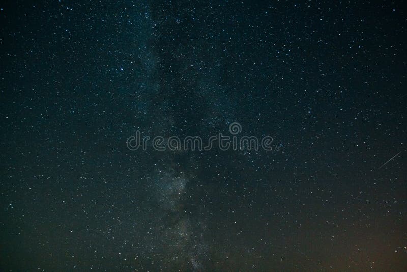 La noche el cielo estrellado foto de archivo La noche el cielo estrellado foto de archivo