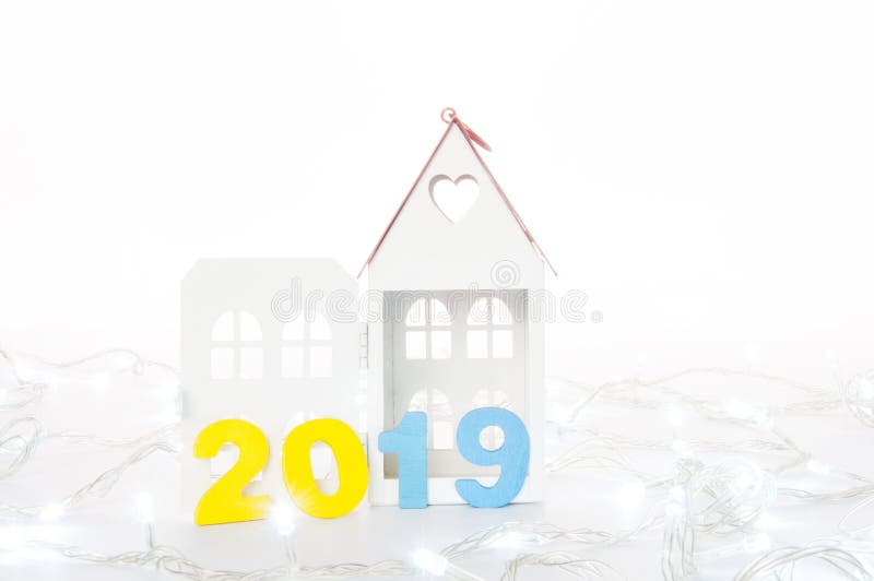La nouvelle année 2019 est prochain concept sur le fond blanc Propriété C photos libres de droits La nouvelle année 2019 est prochain concept sur le fond blanc Propriété C photos libres de droits