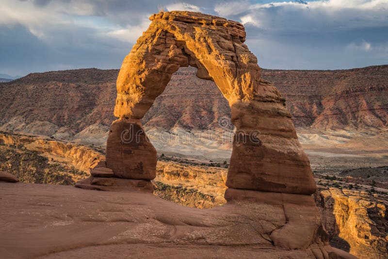 La opinión de la salida del sol del arco delicado en el ` s de Utah arquea el parque nacional No fotografía de archivo libre de regalías La opinión de la salida del sol del arco delicado en el ` s de Utah arquea el parque nacional No fotografía de archivo libre de regalías