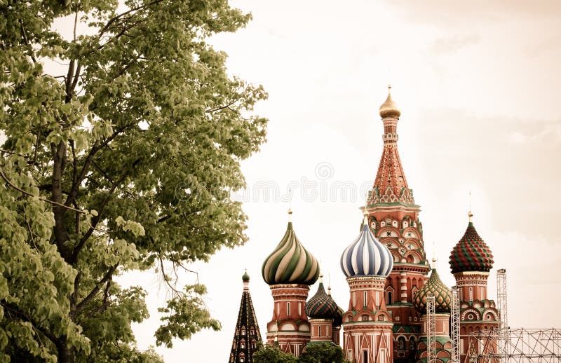 La opinión panorámica sobre la Plaza Roja el Kremlin de Moscú se eleva, Cristo el S imagen de archivo libre de regalías La opinión panorámica sobre la Plaza Roja el Kremlin de Moscú se eleva, Cristo el S imagen de archivo libre de regalías
