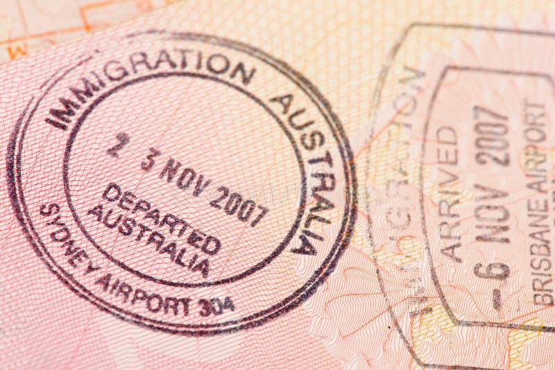 La pagina del passaporto con il controllo dell'immigrazione dell'Australia timbra immagini stock libere da diritti La pagina del passaporto con il controllo dell'immigrazione dell'Australia timbra immagini stock libere da diritti