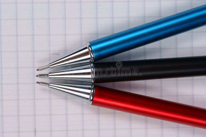 La paginación del cuaderno y del negro, rojo, se corrige fotos de archivo libres de regalías La paginación del cuaderno y del negro, rojo, se corrige fotos de archivo libres de regalías