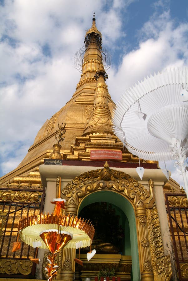 La pagoda de Sule Paya à Yangon photos stock La pagoda de Sule Paya à Yangon photos stock