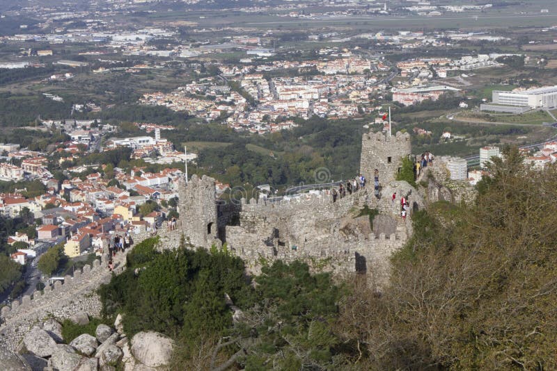La panoramica del castello del attracca fotografia stock La panoramica del castello del attracca fotografia stock