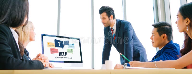La pantalla de ayuda del sitio web proporciona una respuesta a las preguntas más frecuentes de forma desagradable imagenes de archivo