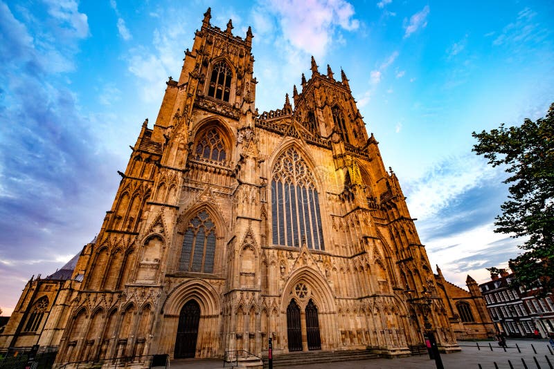 La parte anteriore ad ovest di York Minster immagine stock La parte anteriore ad ovest di York Minster immagine stock