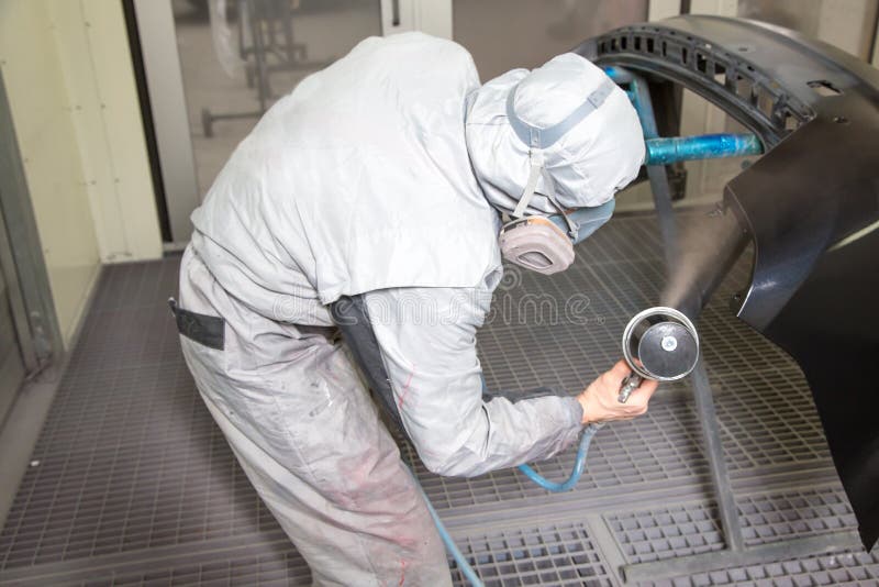 Le Nettoyage De Travailleurs D'hommes Obtiennent Le Tapis D'une Machine à  Laver Automatique Et Le Portent Dans Le Dessiccateur De Photo stock - Image  du obtenez, hommes: 75023396