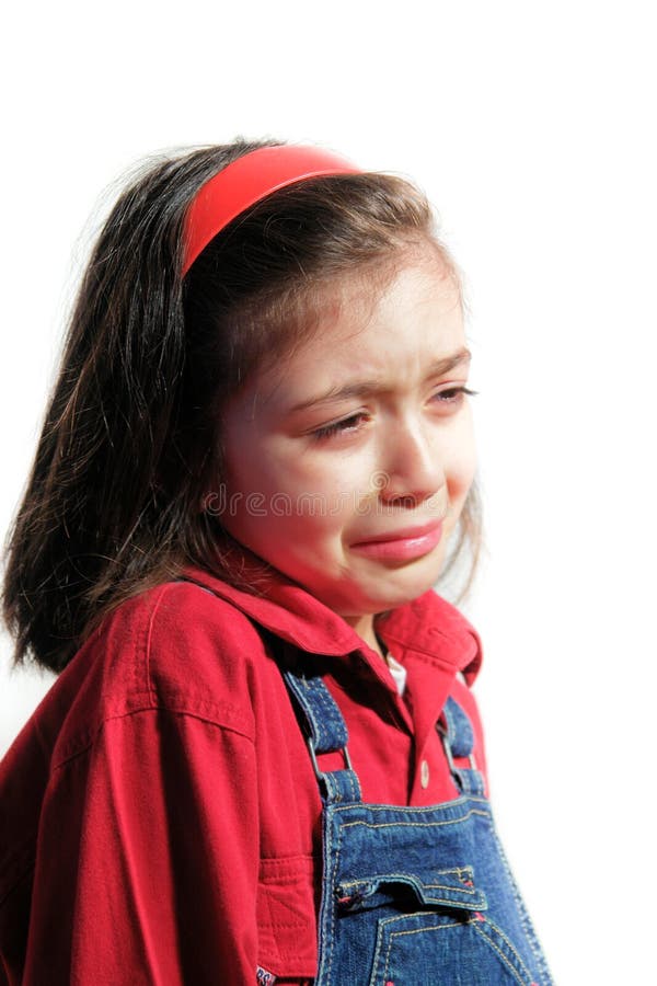 La pequeña muchacha triste está llorando fotografía de archivo La pequeña muchacha triste está llorando fotografía de archivo