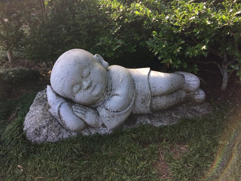 La pietra tomba di un piccolo Sami che dorme cimitero 16 Stancombe Road, Flat Bush, Manukau 2016, NZ fotografie stock libere da diritti La pietra tomba di un piccolo Sami che dorme cimitero 16 Stancombe Road, Flat Bush, Manukau 2016, NZ fotografie stock libere da diritti