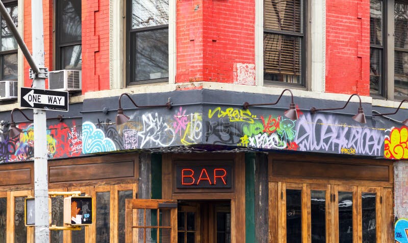 La pintada cubrió la barra en New York City fotografía de archivo libre de regalías La pintada cubrió la barra en New York City fotografía de archivo libre de regalías