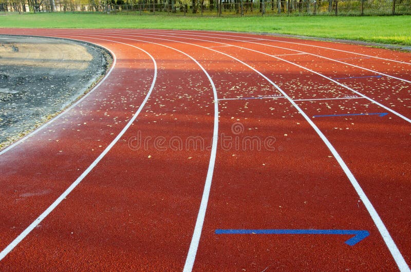 La pista corriente del estadio del deporte del atletismo alinea marcas imagenes de archivo La pista corriente del estadio del deporte del atletismo alinea marcas imagenes de archivo