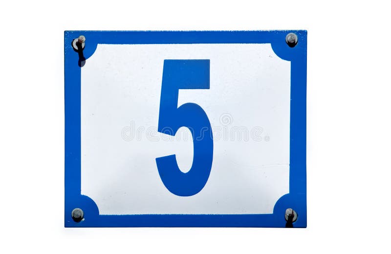 La placa del número cinco del direccionamiento de calle aisló imágenes de archivo libres de regalías La placa del número cinco del direccionamiento de calle aisló imágenes de archivo libres de regalías