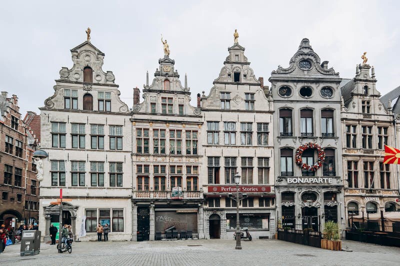 La place centrale d'anvers le marché de la grote photos libres de droits