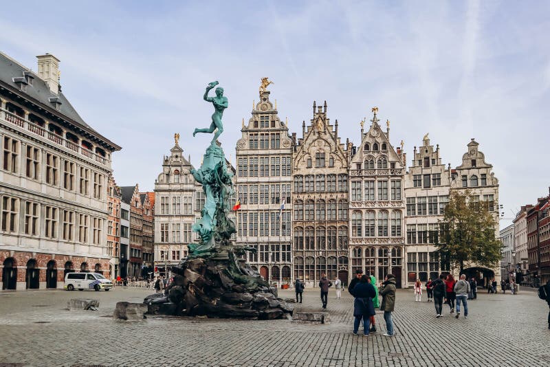 La place centrale d'anvers le marché de la grote photos libres de droits
