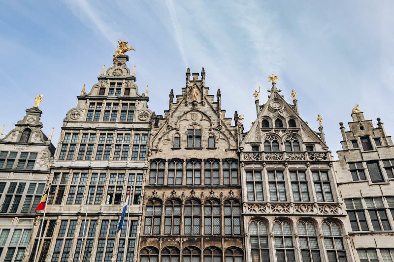La place centrale d'anvers le marché de la grote située au coeur de la vieille ville photo stock