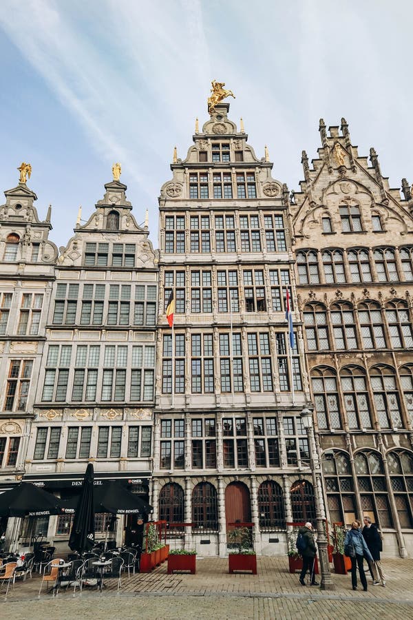 La place centrale d'anvers le marché de la grote située au coeur de la vieille ville photographie stock libre de droits