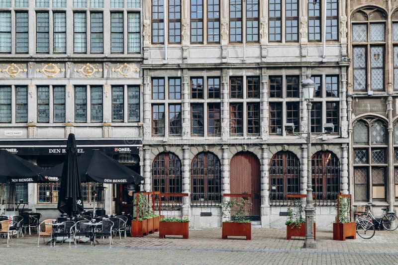 La place centrale d'anvers le marché de la grote située au coeur de la vieille ville photographie stock
