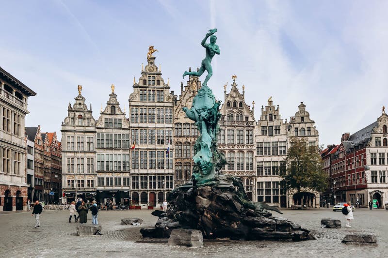 La place centrale d'anvers le marché de la grote située au coeur de la vieille ville photo stock