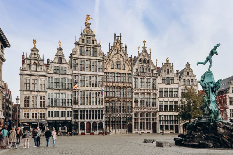 La place centrale d'anvers le marché de la grote située au coeur de la vieille ville image stock