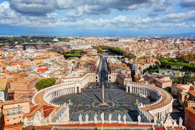 La place de St Peter, Piazza San Pietro à Ville du Vatican Rome, Italie à l'arrière-plan