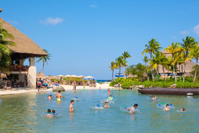 La plage au parc de XCaret sur la Riviera maya au Mexique photos stock La plage au parc de XCaret sur la Riviera maya au Mexique photos stock