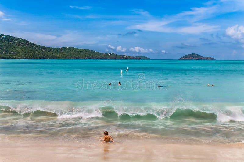 La plage dans la baie de Magens sur St Thomas - île de Vierge des USA photo libre de droits La plage dans la baie de Magens sur St Thomas - île de Vierge des USA photo libre de droits