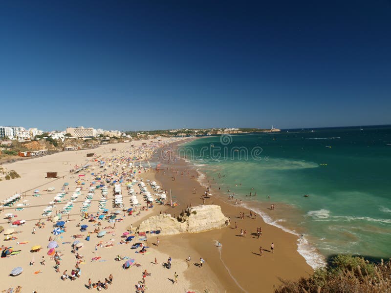 La playa idílica de Praia de Rocha en la región de Algarve. fotografía de archivo La playa idílica de Praia de Rocha en la región de Algarve. fotografía de archivo