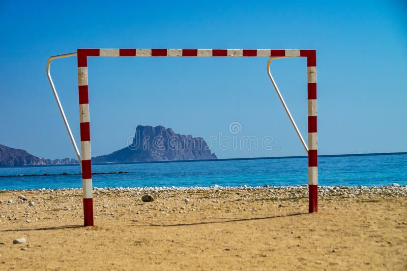 La playa rocosa hermosa de Altea, una peque?a ciudad en Alicante, Espa?a fotografía de archivo La playa rocosa hermosa de Altea, una peque?a ciudad en Alicante, Espa?a fotografía de archivo