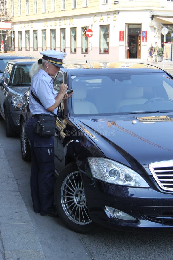 La Police Publie Le Gilet Tactique Image stock - Image du fixation