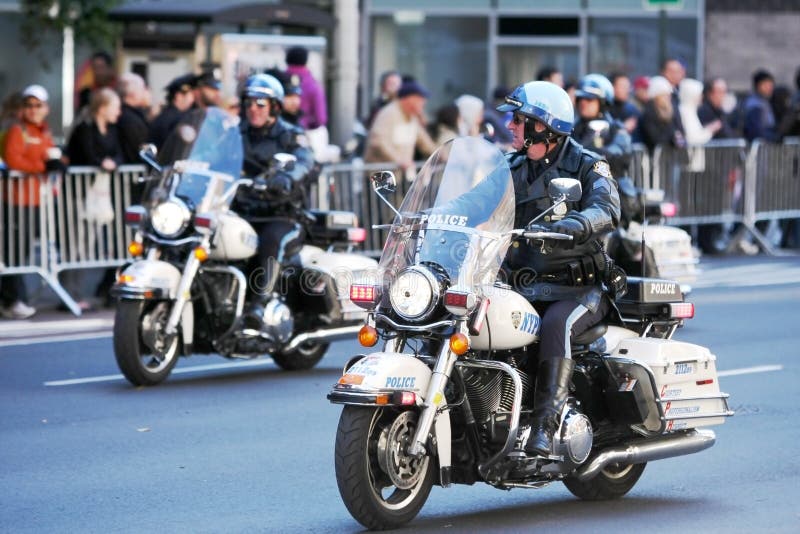 La polizia perlustra fotografie stock La polizia perlustra fotografie stock