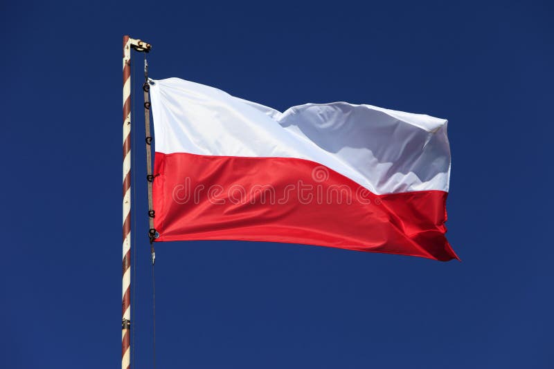 La Polonia - bandiera della Polonia sul monumento della collina di Stregowa della battaglia della difesa di Wizna da settembre 19