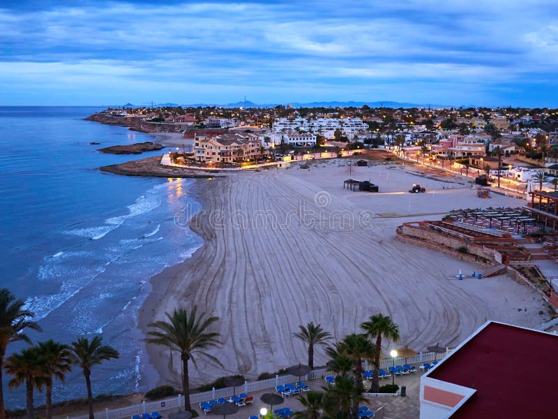 La popolare Zenia Beach Orihuela Costa della destinazione di viaggio di estate fotografia stock libera da diritti La popolare Zenia Beach Orihuela Costa della destinazione di viaggio di estate fotografia stock libera da diritti