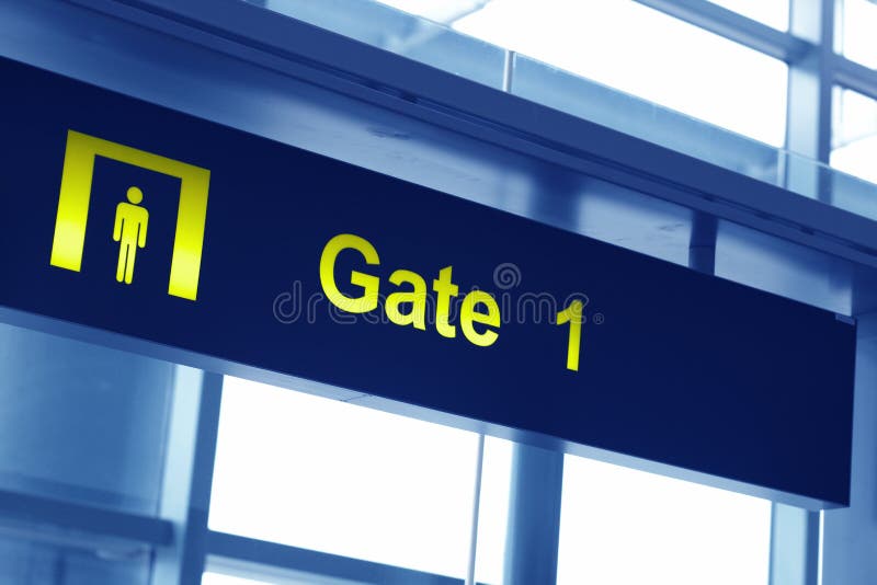 La porte signent dedans un aéroport photographie stock La porte signent dedans un aéroport photographie stock