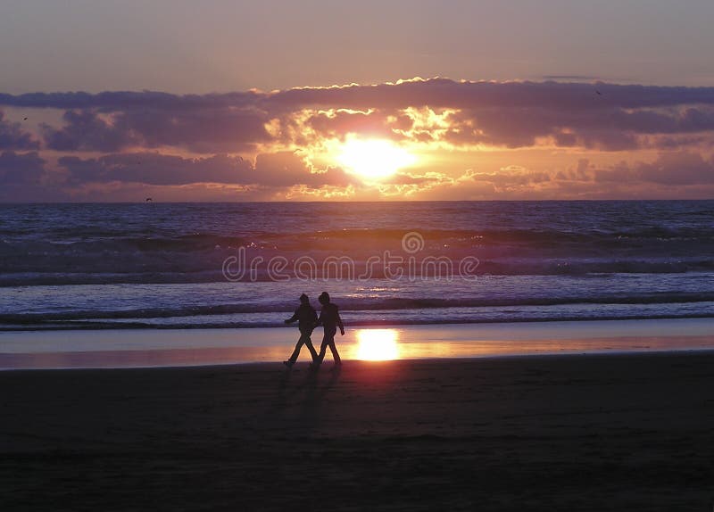 La promenade de l'amoureux de plage images stock La promenade de l'amoureux de plage images stock