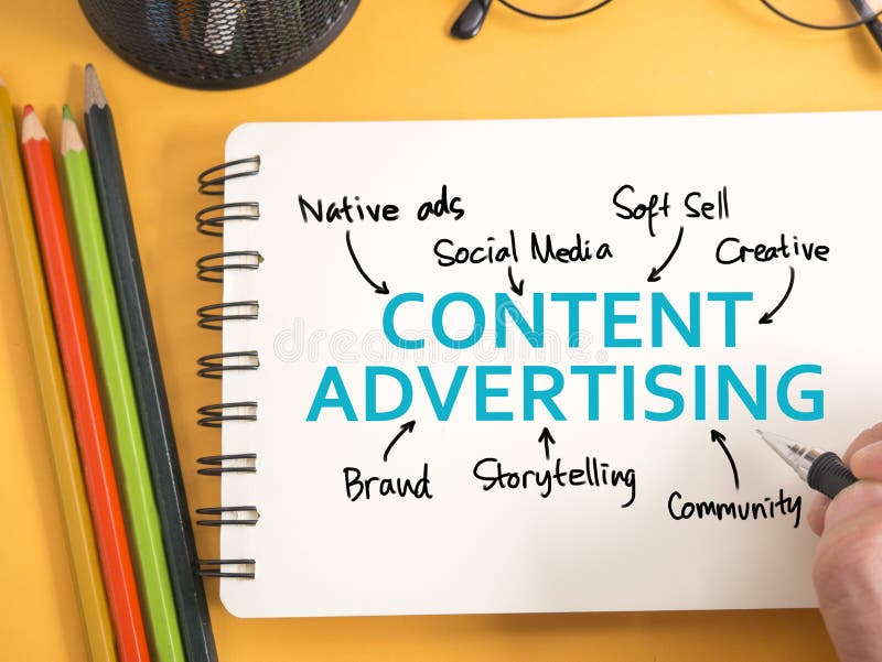 La publicité satisfaite, des mots de motivation de vente d'affaires cite le concept. La publicité satisfaite, vente de motivation d'affaires exprime des mots de concept de citations marquant avec des lettres le concept de typographie