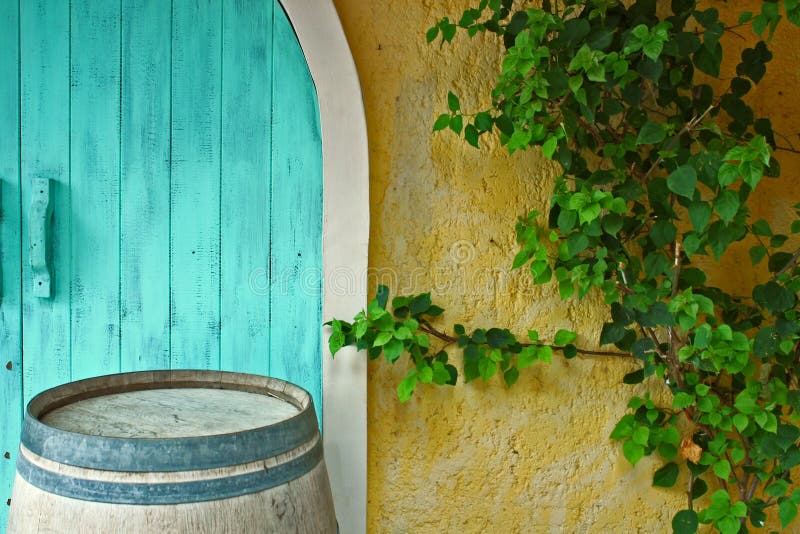 La ronda de madera amarilla ciánica de las puertas de las hojas maneja el fondo de la arquitectura foto de archivo libre de regalías La ronda de madera amarilla ciánica de las puertas de las hojas maneja el fondo de la arquitectura foto de archivo libre de regalías