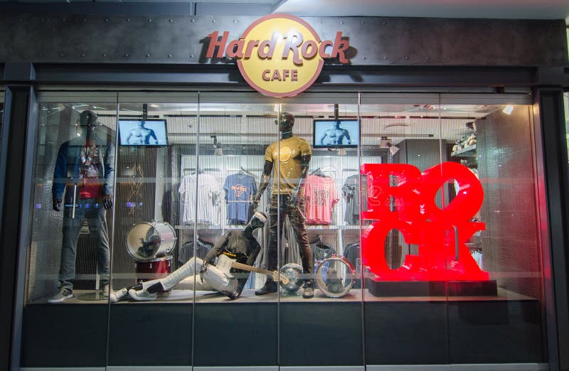 tomar internacional Semicírculo La Ropa De Moda De Hard Rock Cafe Y La Tienda Al Por Menor De Los  Accesorios, La Imagen Muestra El Shopfront En Darling Harbour S Imagen  editorial - Imagen de enchufe,