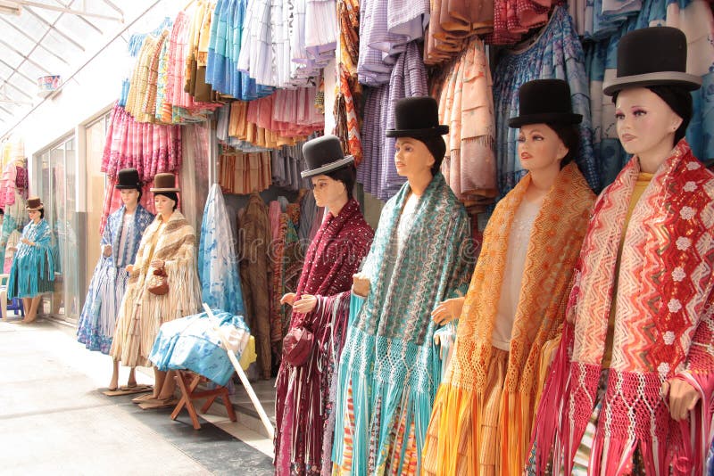 La Ropa Del Día De Fiesta De Las Mujeres Bolivianas Tradicionales De Cholita  Imagen editorial - Imagen de colorido, color: 76211525