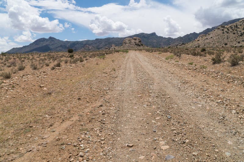 La route de Gap pr?s des montagnes de la Floride au Nouveau Mexique images stock La route de Gap pr?s des montagnes de la Floride au Nouveau Mexique images stock