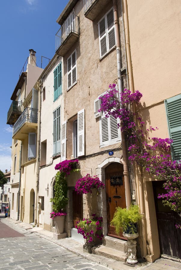 La rue de vieille Cannes, la Côte d'Azur
