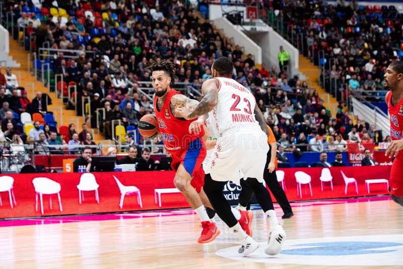 La Russia mosca Arena Megasport r Giocatori di CSKA e di Bayern Munich durante la partita di pallacanestro di Euroleague fotografia stock La Russia mosca Arena Megasport r Giocatori di CSKA e di Bayern Munich durante la partita di pallacanestro di Euroleague fotografia stock