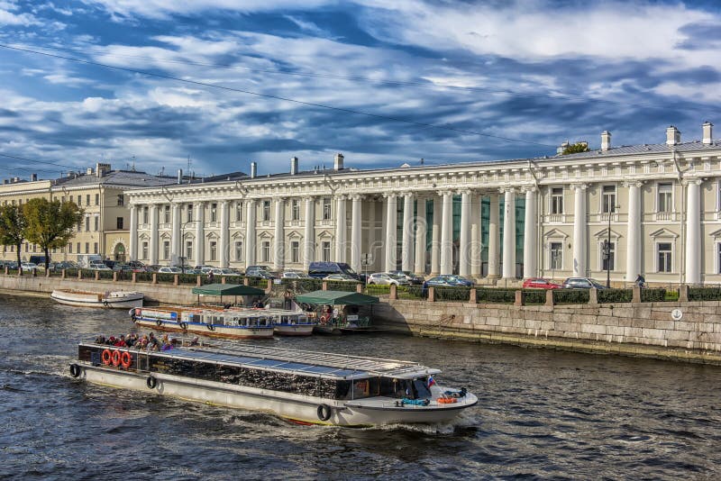 La Russia, St Petersburg, argine 22,09,2017 del fiume della t fotografia stock libera da diritti La Russia, St Petersburg, argine 22,09,2017 del fiume della t fotografia stock libera da diritti